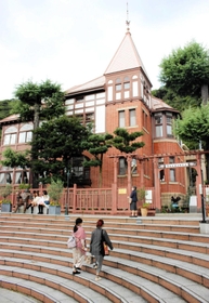 人通りがまばらな神戸・北野の異人館街＝神戸市中央区北野町３
