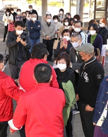 最終日の選挙戦。候補者の呼び掛けも熱を帯びる＝３０日午前、西宮市内（撮影・小林良多、画像の一部を加工しています）