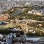 かつて存在した櫓や大手門などの復元が構想されている明石公園＝２０１９年４月撮影