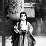 巫女姿の岡田多喜子さん（広田神社提供）