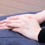 「多様な性を理解してほしい」と話す大学生＝兵庫県内