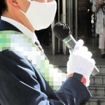 政党名の入ったたすきをかけ、駅前で演説する新人候補予定者＝１５日午前１０時４７分、神戸市灘区永手町４（画像を一部加工しています）