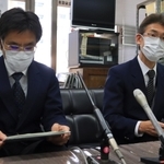 新型コロナウイルスワクチンの不適切保管と接種が発覚したことを受けて会見する西宮市保健所の担当者＝２２日午後、西宮市役所
