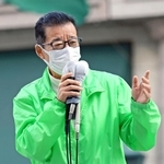衆院選候補者の応援に駆けつけ、自民党批判を繰り広げた日本維新の会の松井一郎代表＝２２日午後、神戸市中央区元町通１（撮影・秋山亮太）