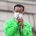 衆院選候補者の応援に駆けつけ、自民党批判を繰り広げた日本維新の会の松井一郎代表＝２２日午後、神戸市中央区元町通１（撮影・秋山亮太）