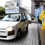 衆院選の投票呼び掛けに出発する啓発車＝兵庫県庁