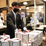 「従業員のために売り上げを増やさないと。それには温泉街のにぎわいが戻らないと厳しい」と話す三ツ森の弓削次郎常務＝神戸市北区有馬町（撮影・赤松沙和）