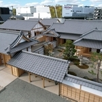 小型無人機で上空から捉えた初代県庁館の外観（撮影・辰巳直之）