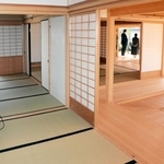 瓦屋根や畳、ふすまなど江戸時代の建築様式が細かく再現された初代県庁館内＝神戸市兵庫区中之島２