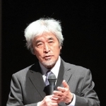 コウノトリ未来・国際かいぎで基調講演する山極寿一京都大学名誉教授＝３０日午前、豊岡市大磯町