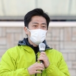 衆院選５区の立候補者の応援のため、ＪＲ三田駅前で演説する日本維新の会の吉村洋文副代表＝３０日午前、三田市駅前町（撮影・長嶺麻子）