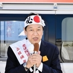 ２０２１年衆院選の兵庫１２区で立候補した自民党前職の山口壮氏。第一声で支援者を前に力強く訴えた＝１９日、相生市旭１