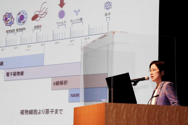 ワクチンの仕組みや効果を解説した神戸大学大学院の森康子・感染症センター長＝神戸新聞松方ホール