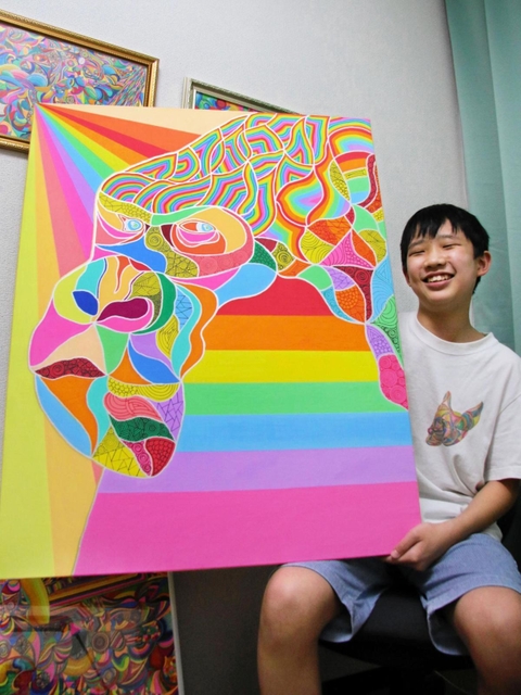 地元で開く次の個展に向け、創作を続ける柳生千裕さん＝西宮市内