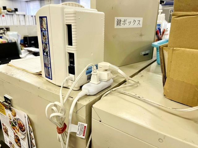 盗聴器が設置されていた庁舎４階の総務部総務課と資産マネジメント課（手前）の境界付近