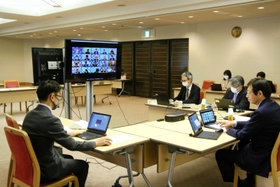 オンラインで開催された指定都市市長会の会議＝神戸市役所