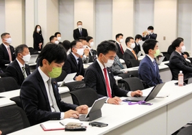 新人や元職を対象にしたオリエンテーションに参加した議員＝東京都千代田区
