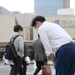 衆院選の投開票が終わり、兵庫県内の政党間パワーバランスが大きく変わった。自民、公明両党は比例復活を含め１２人が議席を維持したものの、９人が議席を獲得した日本維新の会が対峙（たいじ）する。有権者はどういう思いで投票したのか－。「格差を是正して改革を」「将来につけを回さないで」。厳しい指摘が続き、政府の新型コロナウイルス対策を批判した。
