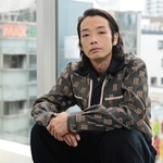 「自分の思い出と重ね合わせても懐かしい。自分ではピッチ（ＰＨＳ）にグッときた」と話す森山未来＝大阪市内（撮影・秋山亮太）