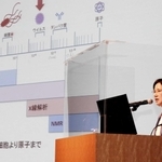 ワクチンの仕組みや効果を解説した神戸大学大学院の森康子・感染症センター長＝神戸新聞松方ホール