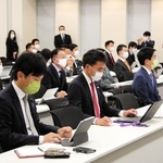 新人や元職を対象にしたオリエンテーションに参加した議員＝東京都千代田区