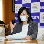 通称「かんなみ新地」に対し、尼崎南署と尼崎市が現地の組合に対して警告書を出したことについて見解を述べる稲村和美市長＝２５日午後、尼崎市役所