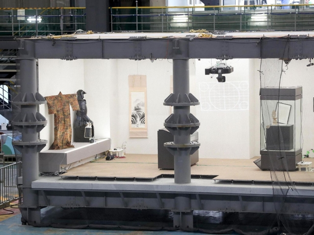 博物館に見立てた空間で実施した実験の様子＝１７日午後、三木市志染町（撮影・辰巳直之）