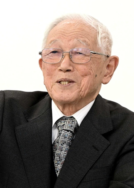 国内外の公害問題を見つめる中で環境経済学の体系を構築した宮本憲一さん。「環境を含めた共同社会の政治経済学を基礎にしなければならない」＝京都市右京区（撮影・中西幸大）