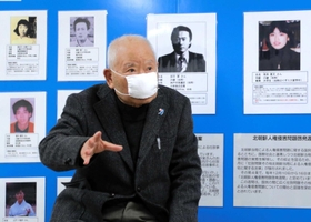 恵子さんへの思いを語る有本明弘さん＝神戸市中央区下山手通５
