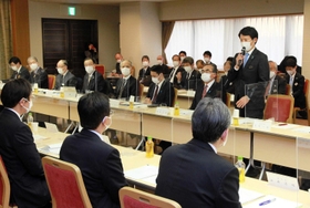 県・神戸市調整会議であいさつする斎藤元彦知事＝神戸市役所