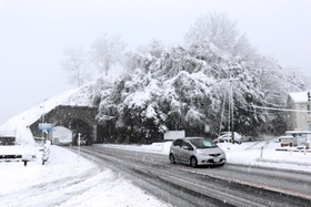 大雪が降った和田山の市街地＝朝来市内、１８日午前７時５６分