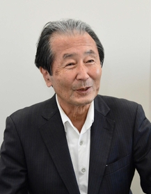戦争や震災など、自身の歩みを振り返る神戸大名誉教授の芹田健太郎氏＝神戸新聞社（撮影・坂井萌香）