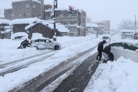 神戸新聞next 総合 大雪続き車の立ち往生多発 和田山で６５センチ 観測史上最多