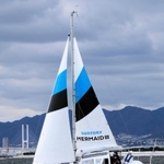 試験航行する「サントリーマーメイド３号」＝新西宮ヨットハーバー沖の大阪湾（撮影・斎藤雅志）
