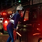 緊急事態宣言解除に伴い、兵庫県警が実施した飲酒検問＝１０月１日、神戸市中央区