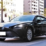 市長公用車として導入したトヨタの「ＭＩＲＡＩ（ミライ）」（神戸市提供）