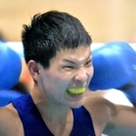 全日本選手権決勝で勝利を確信し、ガッツポーズを取る松本流星選手（日本ボクシング連盟のユーチューブ動画から）