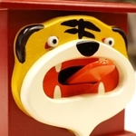 トラがユーモラスな動きを見せる干支の神戸人形＝神戸市東灘区住吉山手８（撮影・山崎　竜）