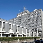 尼崎市役所＝尼崎市東七松町１