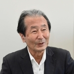 戦争や震災など、自身の歩みを振り返る神戸大名誉教授の芹田健太郎氏＝神戸新聞社（撮影・坂井萌香）