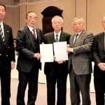 兵庫県が示した行財政運営方針見直し案に対し、市町から緊急要望書が出された＝神戸市中央区、県公館