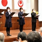 「平和の尊さを次世代につなぐ」と宣言する兵庫高校の生徒ら＝２５日午後、神戸市中央区下山手通４、兵庫県公館