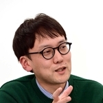 体制変革の必要性を呼び掛ける斎藤幸平さん。「化石燃料を多く使う産業にどう規制をかけていくか。そうしないと気候危機には対処できない」＝京都市右京区（撮影・中西幸大）
