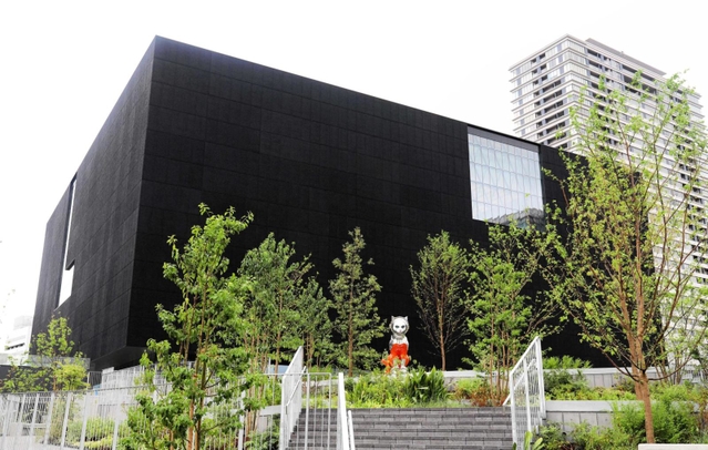 黒色の外観が目を引く大阪中之島美術館＝大阪市北区中之島４