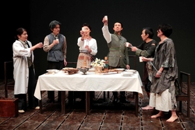 「チェーホフも鳥の名前」の一場面＝２０１９年（井上大志さん撮影）