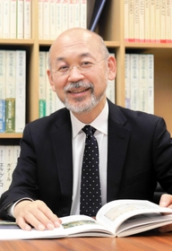 大阪中之島美術館にかける思いと魅力を語った菅谷富夫館長