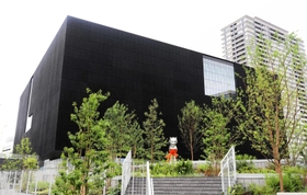 黒色の外観が目を引く大阪中之島美術館＝大阪市北区中之島４