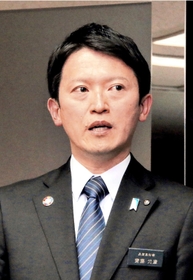 ３連休を前に一層の感染対策徹底を呼び掛けた斎藤元彦知事＝７日夕、兵庫県庁（撮影・大島光貴）