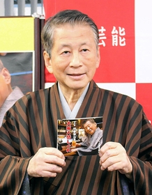 ７３歳で歌手デビューした桂春団治＝大阪市中央区、松竹芸能