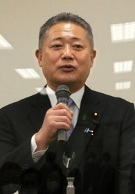 「兵庫維新政治塾」で講演する馬場伸幸・日本維新の会共同代表＝１６日午後、神戸市中央区